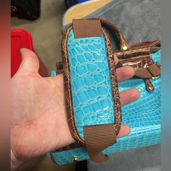 🔥 Croc-Embossed Samantha Brown Aqua Dowel Bag - Picture 8 of 10